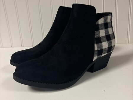 Boots Ankle Heels By Clothes Mentor In Black & White, Size: 9 Online now