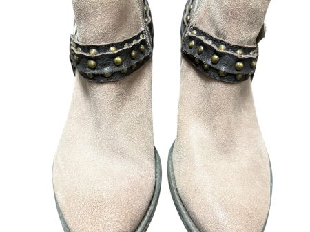 Boots Ankle Flats By Crown Vintage In Brown, Size: 6.5 Sale