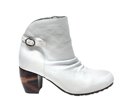 Boots Ankle Heels By Cmb In White, Size: 7 Online